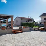 Gorgeous Home In Pridraga Casa vacanze