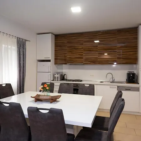 In Дом отдыха *